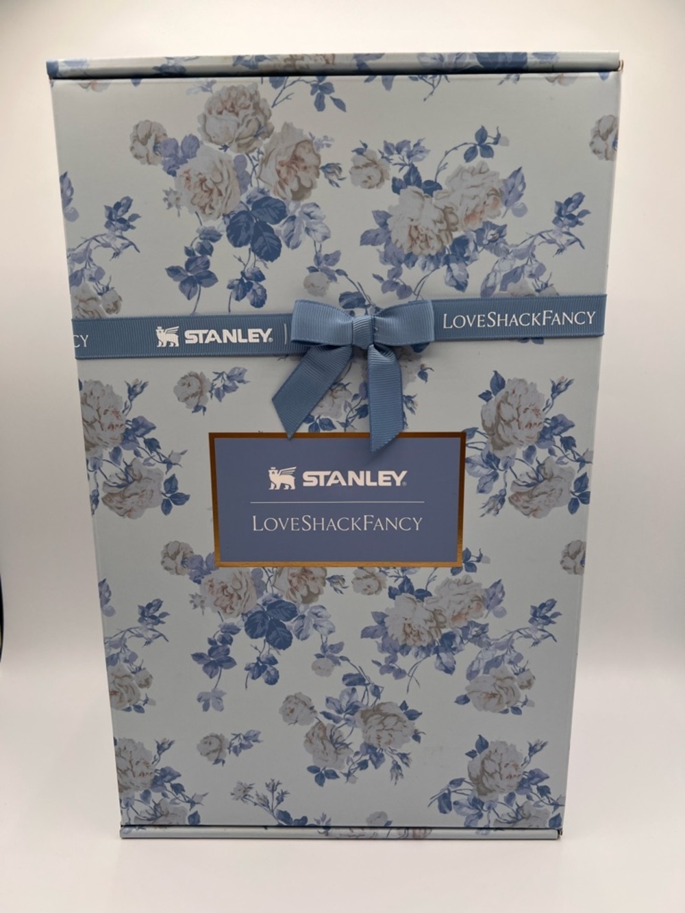 Stanley x LoveShackFancy Everblooming Rosettes 40oz Quencher Tumbler Blue NEW - Picture 2 of 8